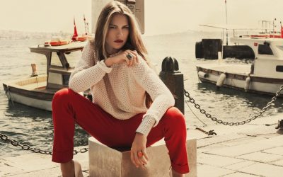 Quand la Mode Fait Machine Arrière : Ces Tendances qui Refusent de Mourir